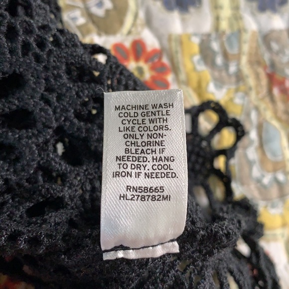 Hinge crocheted floral black top M - Picture 10 of 11
